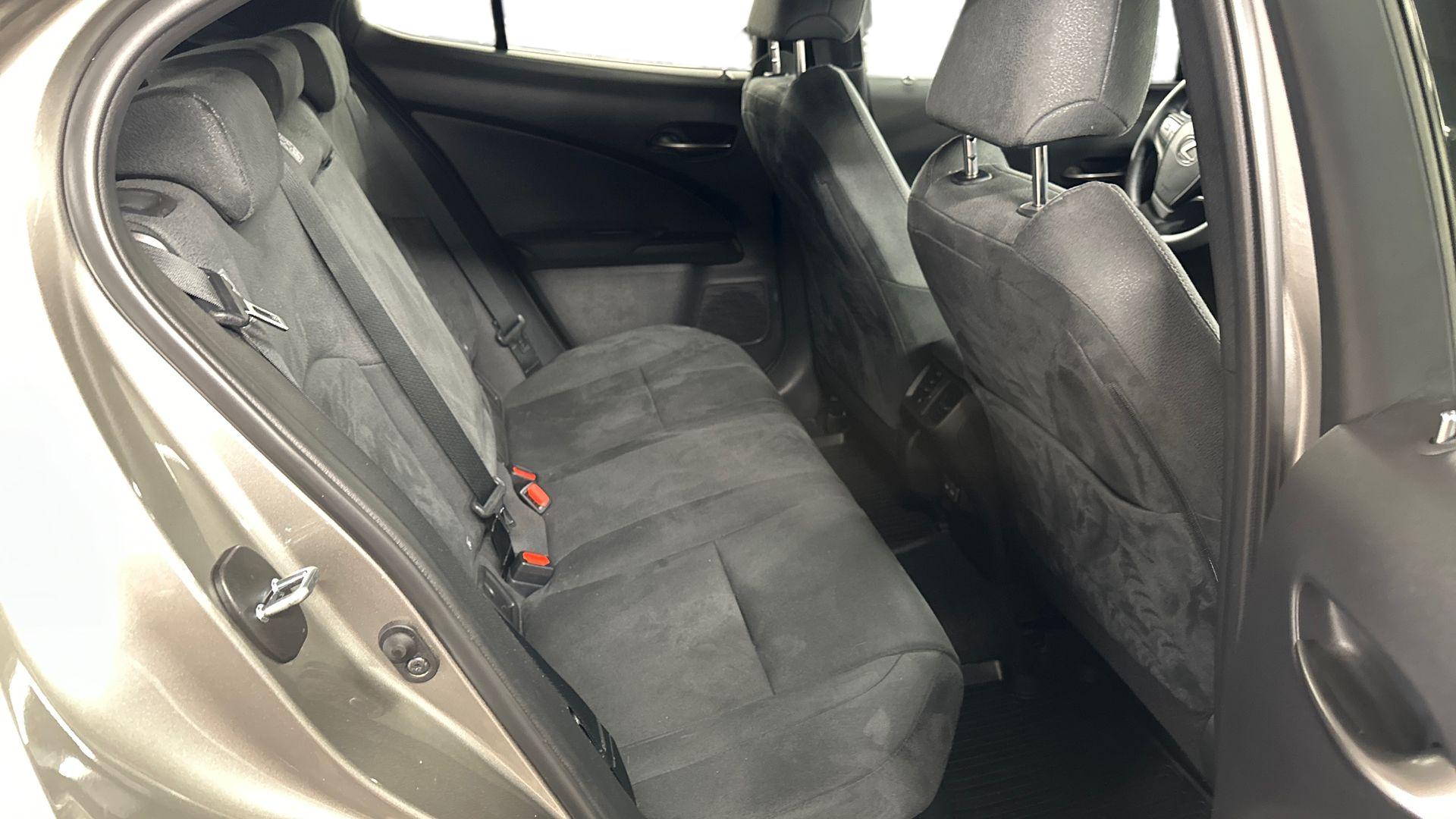 Lexus UX 18