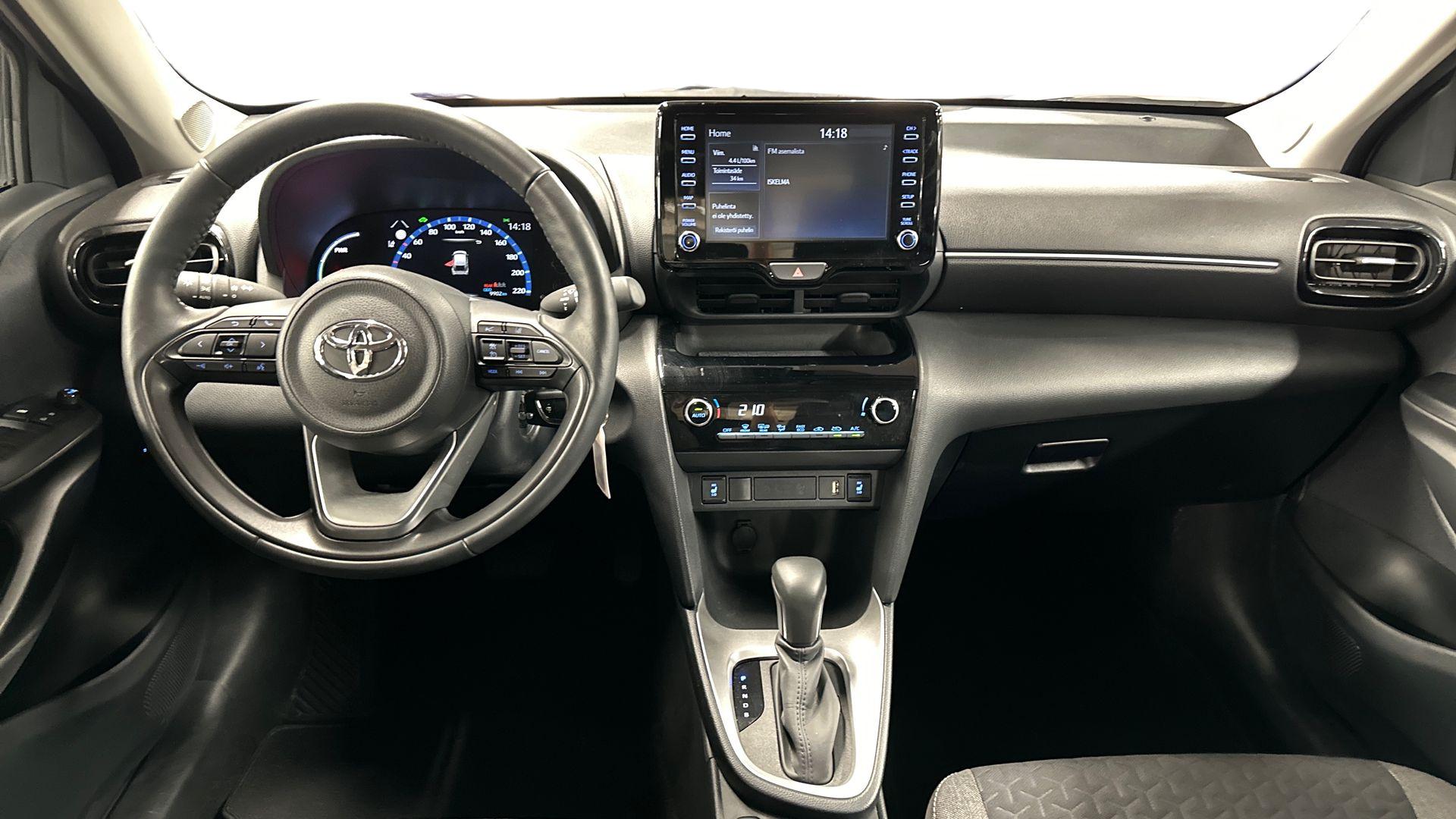 Toyota Yaris Cross 12