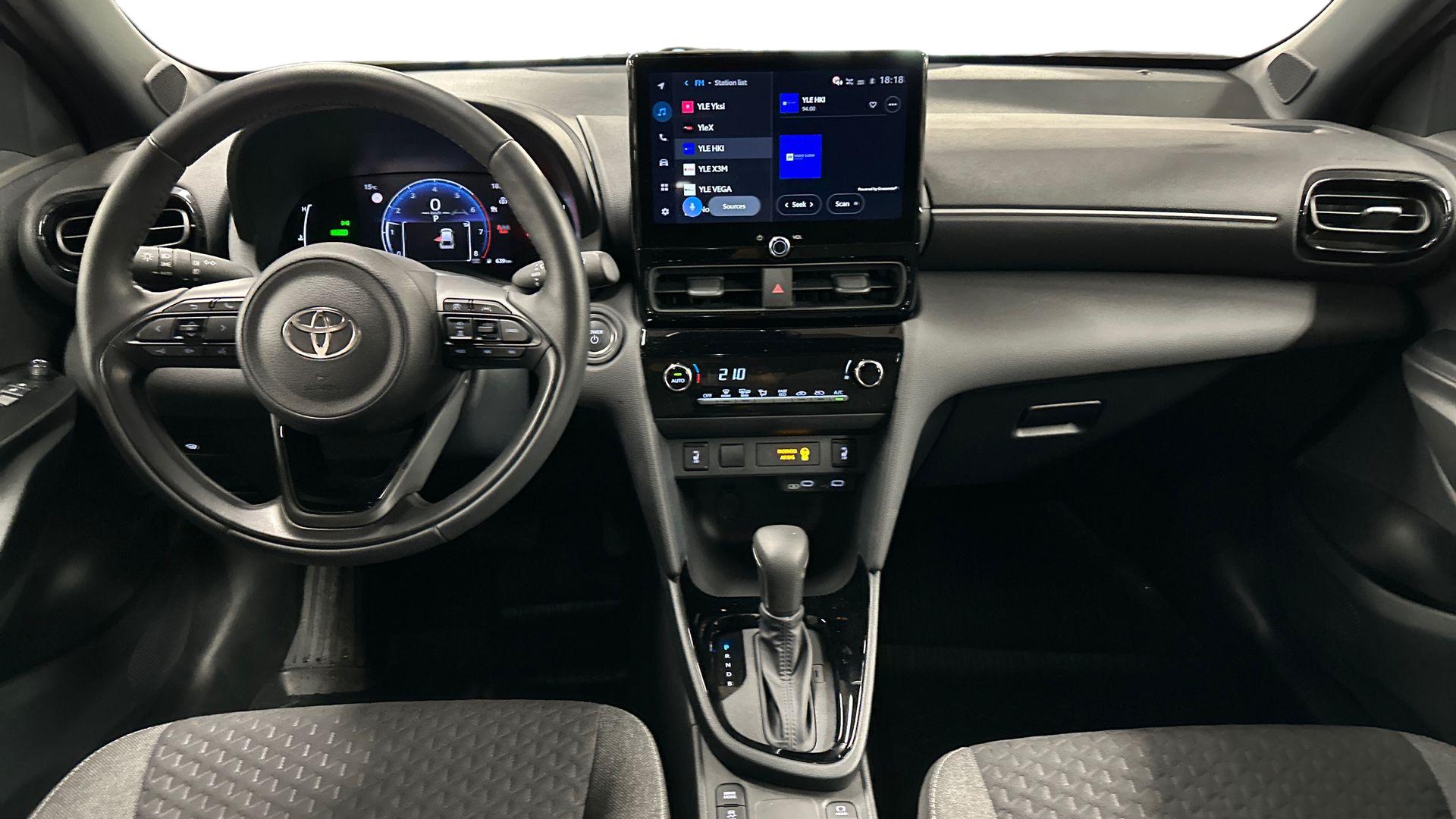 Toyota Yaris Cross 12