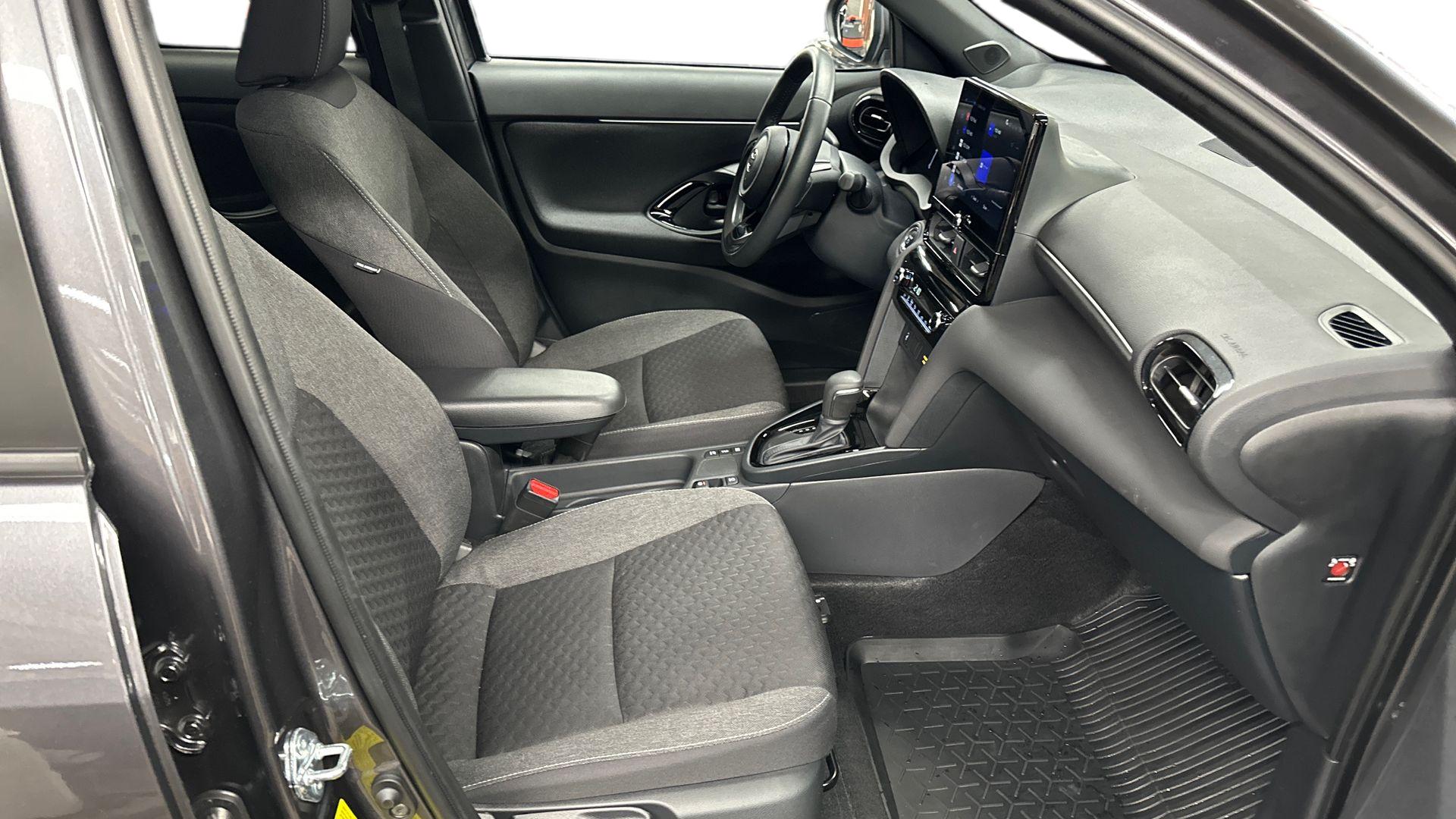 Toyota Yaris Cross 19