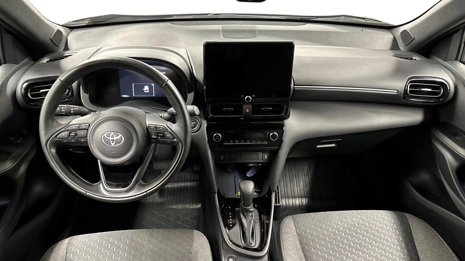 Toyota Yaris Cross 12