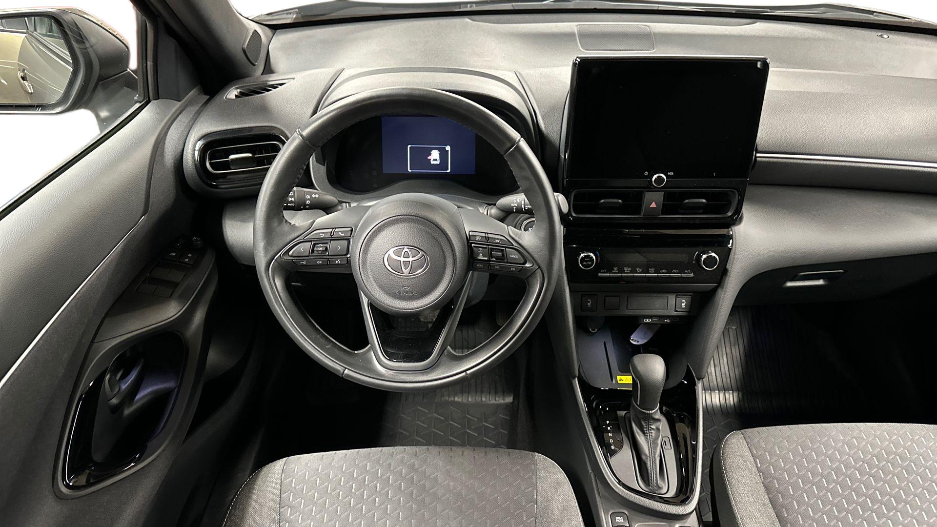 Toyota Yaris Cross 13