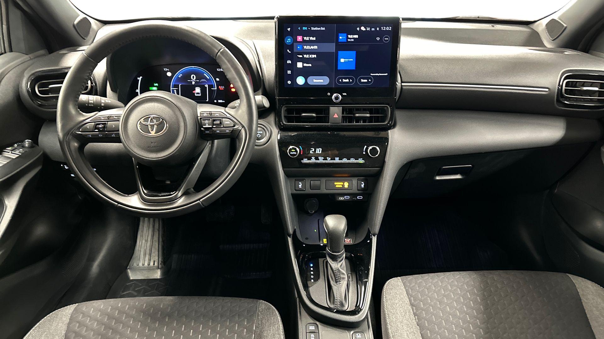 TOYOTA Yaris Cross 2025