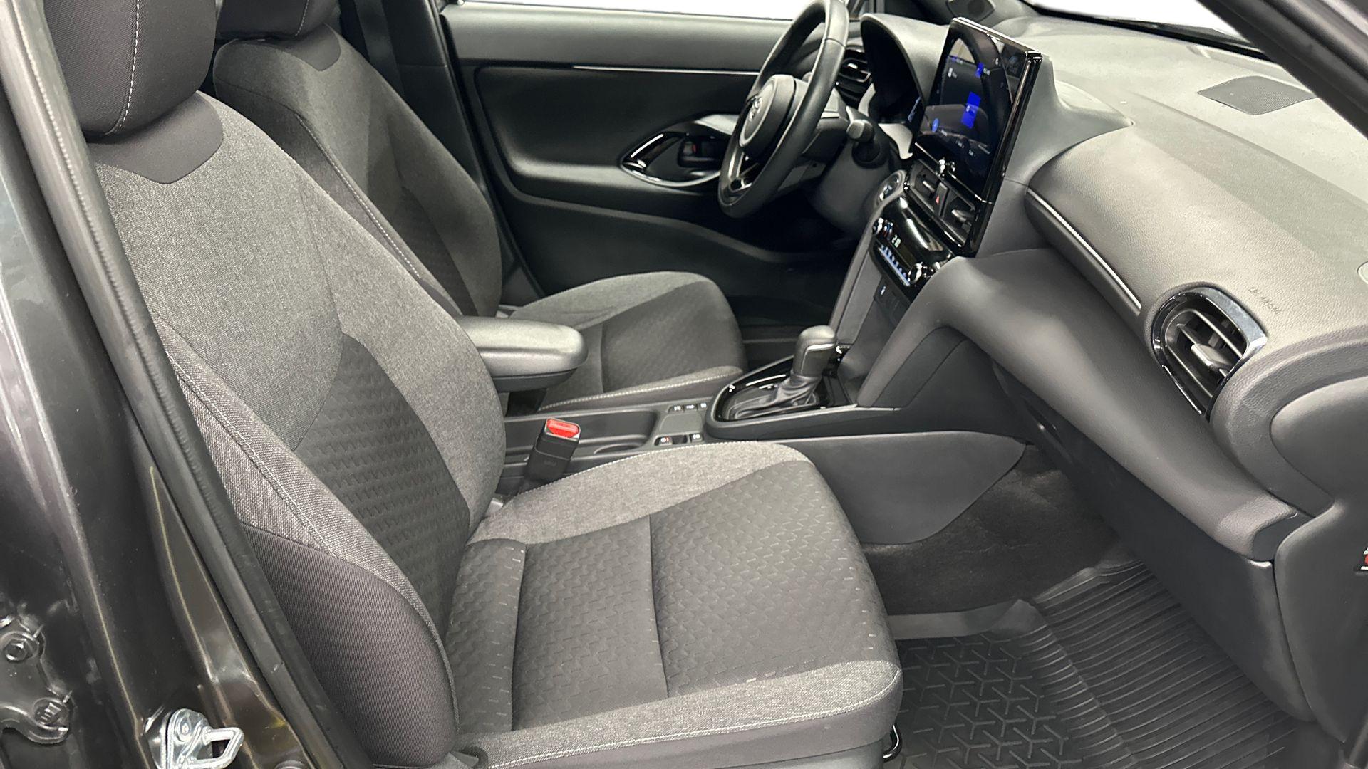 TOYOTA Yaris Cross 2025