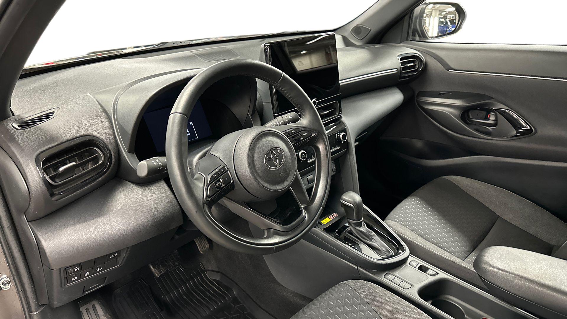 TOYOTA Yaris Cross 2025