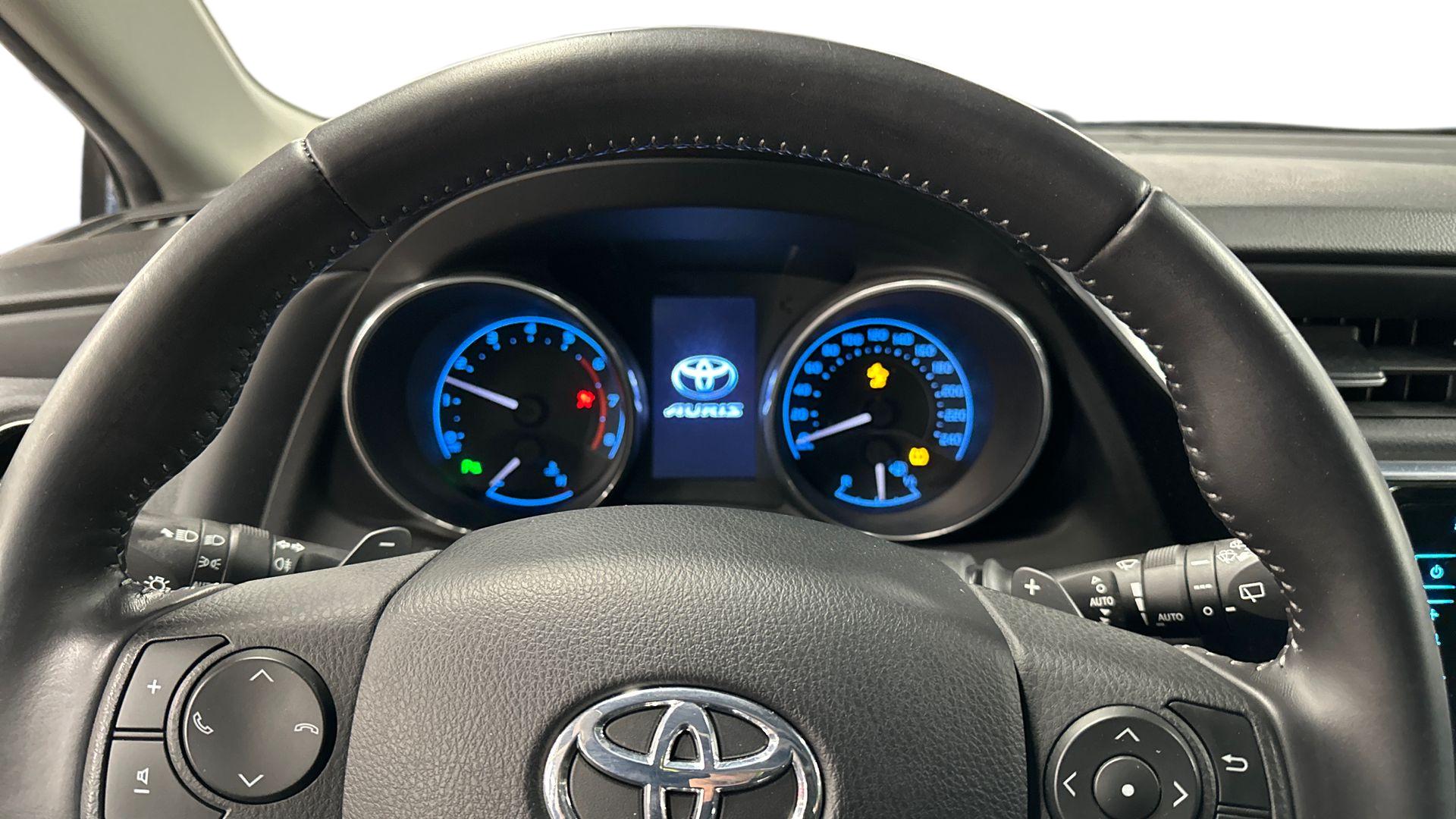 Toyota Auris 2015