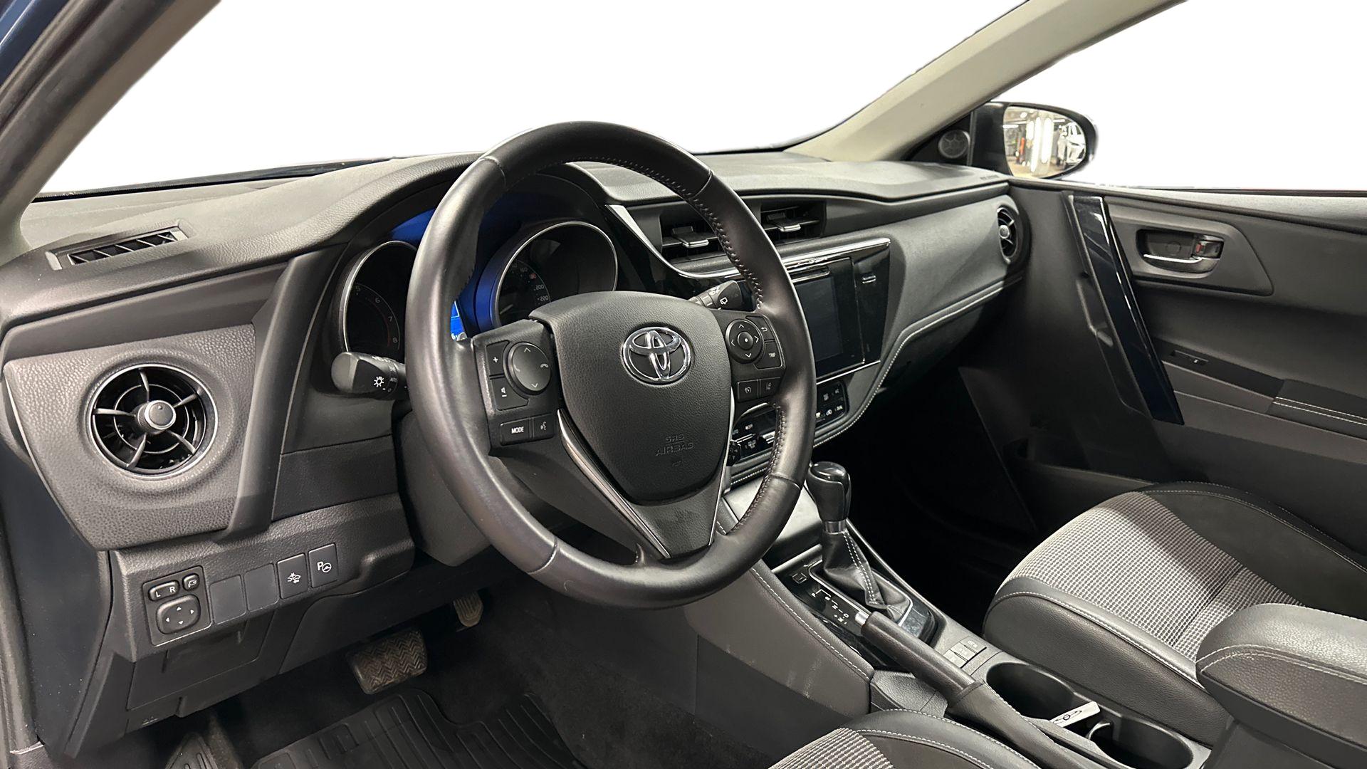 Toyota Auris 2015