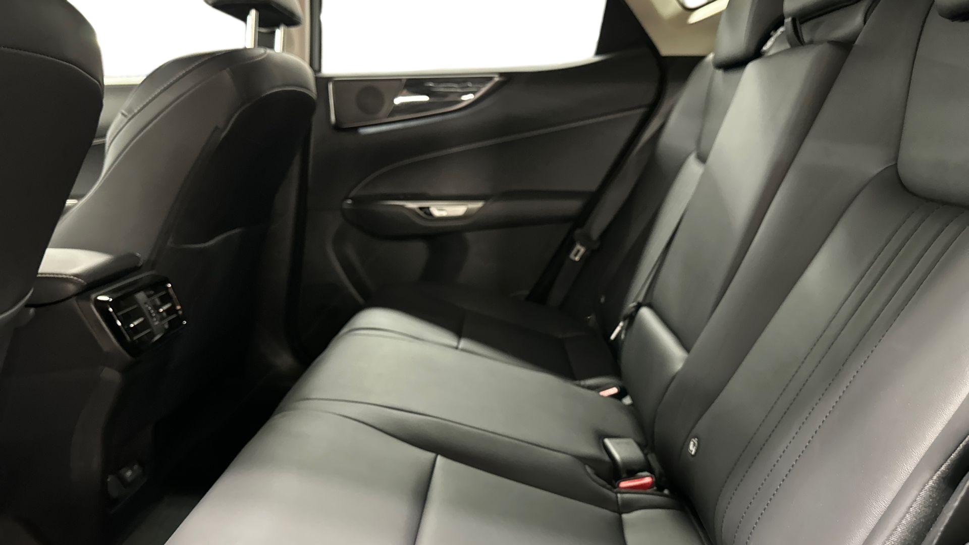 Lexus NX 11