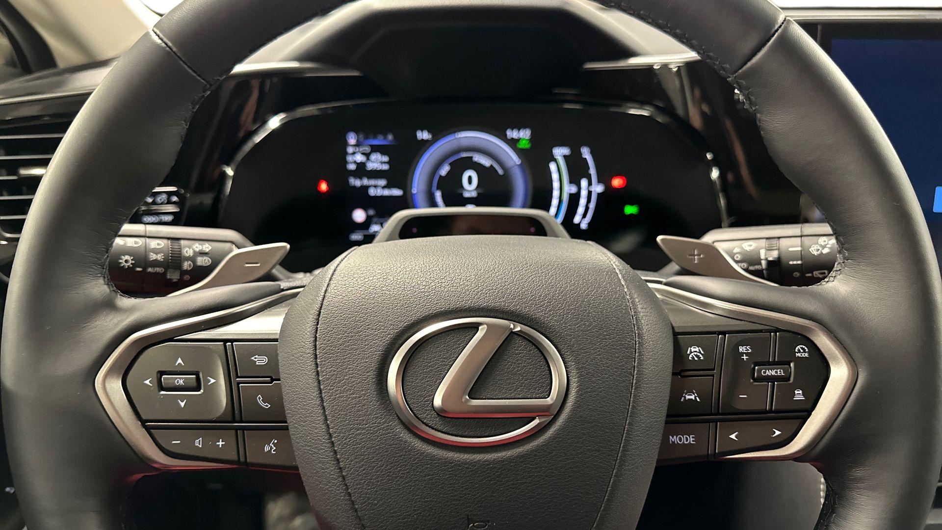 Lexus NX 14