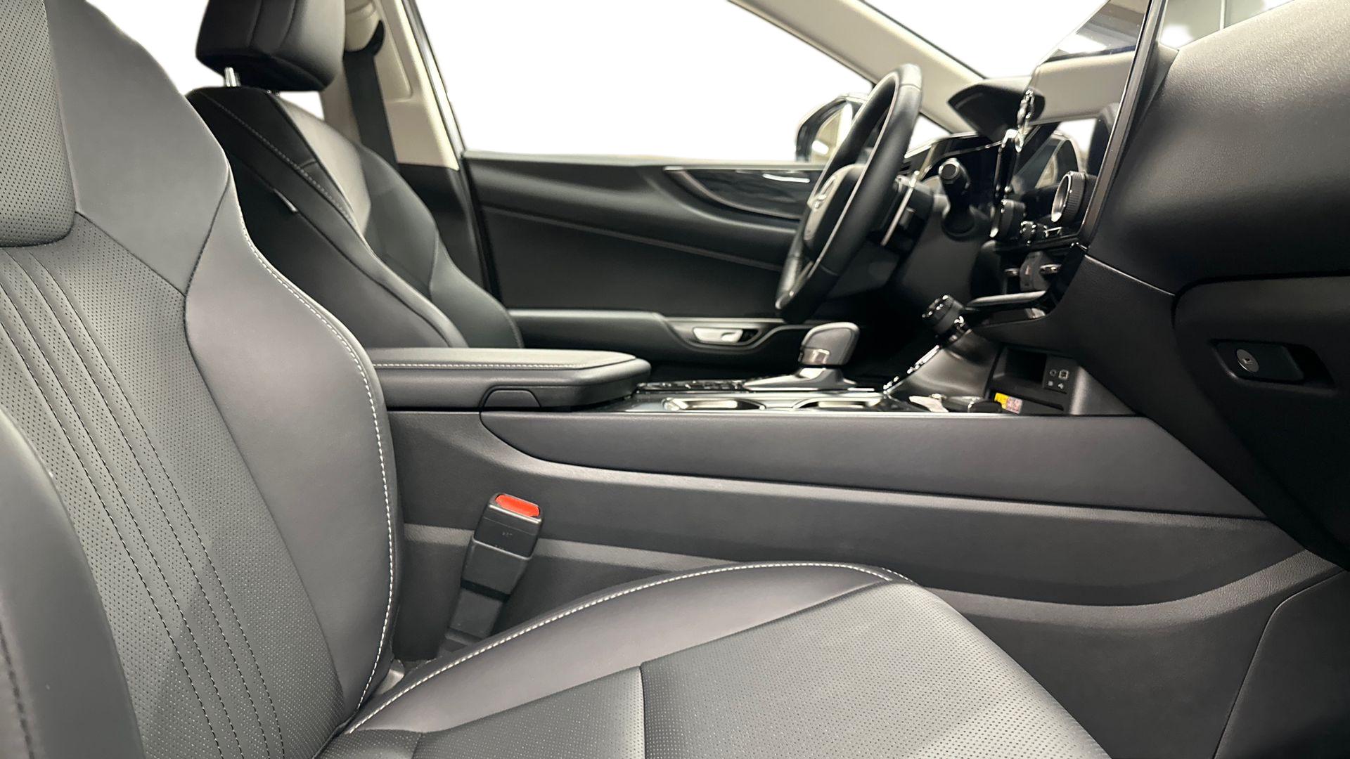 Lexus NX 19