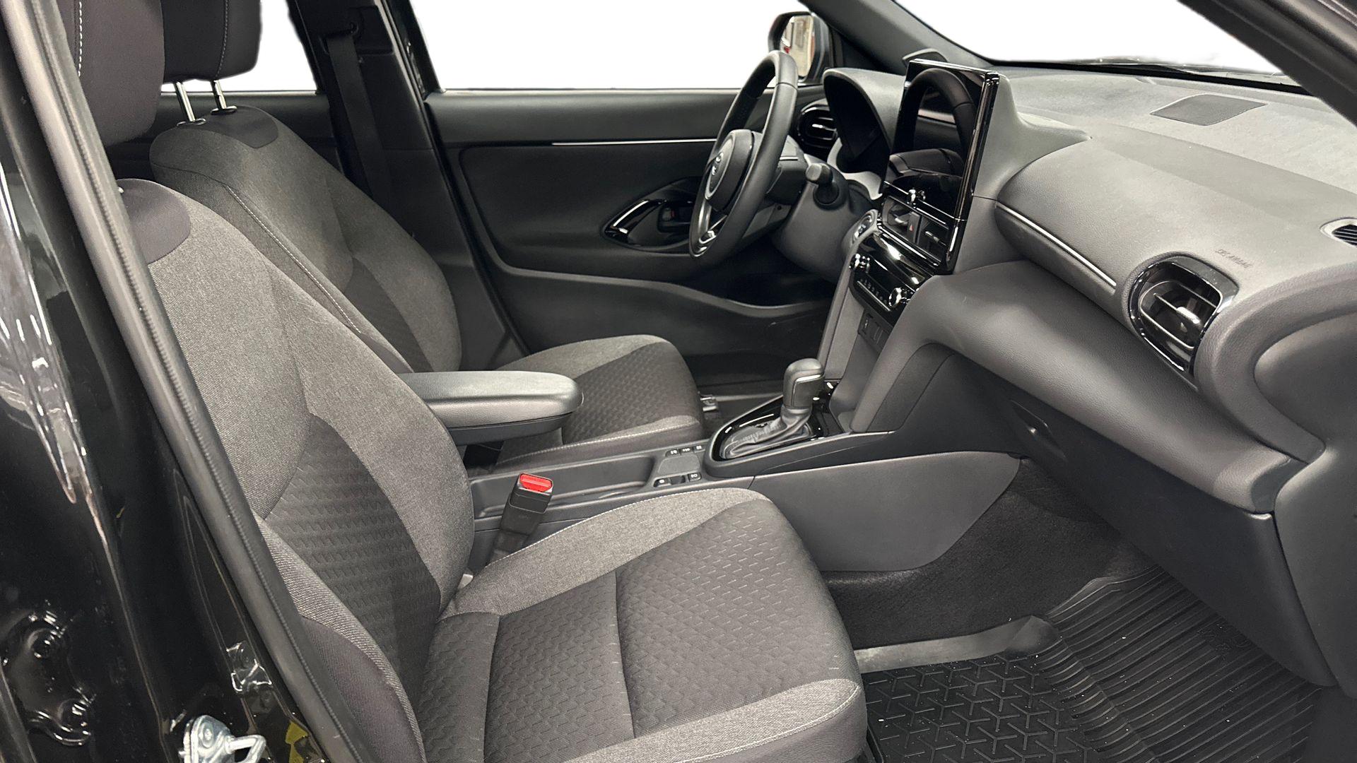 Toyota Yaris Cross 17