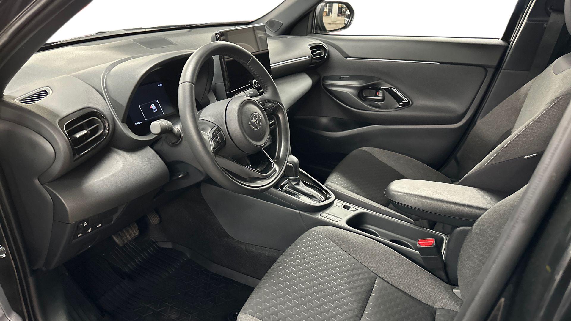Toyota Yaris Cross 8