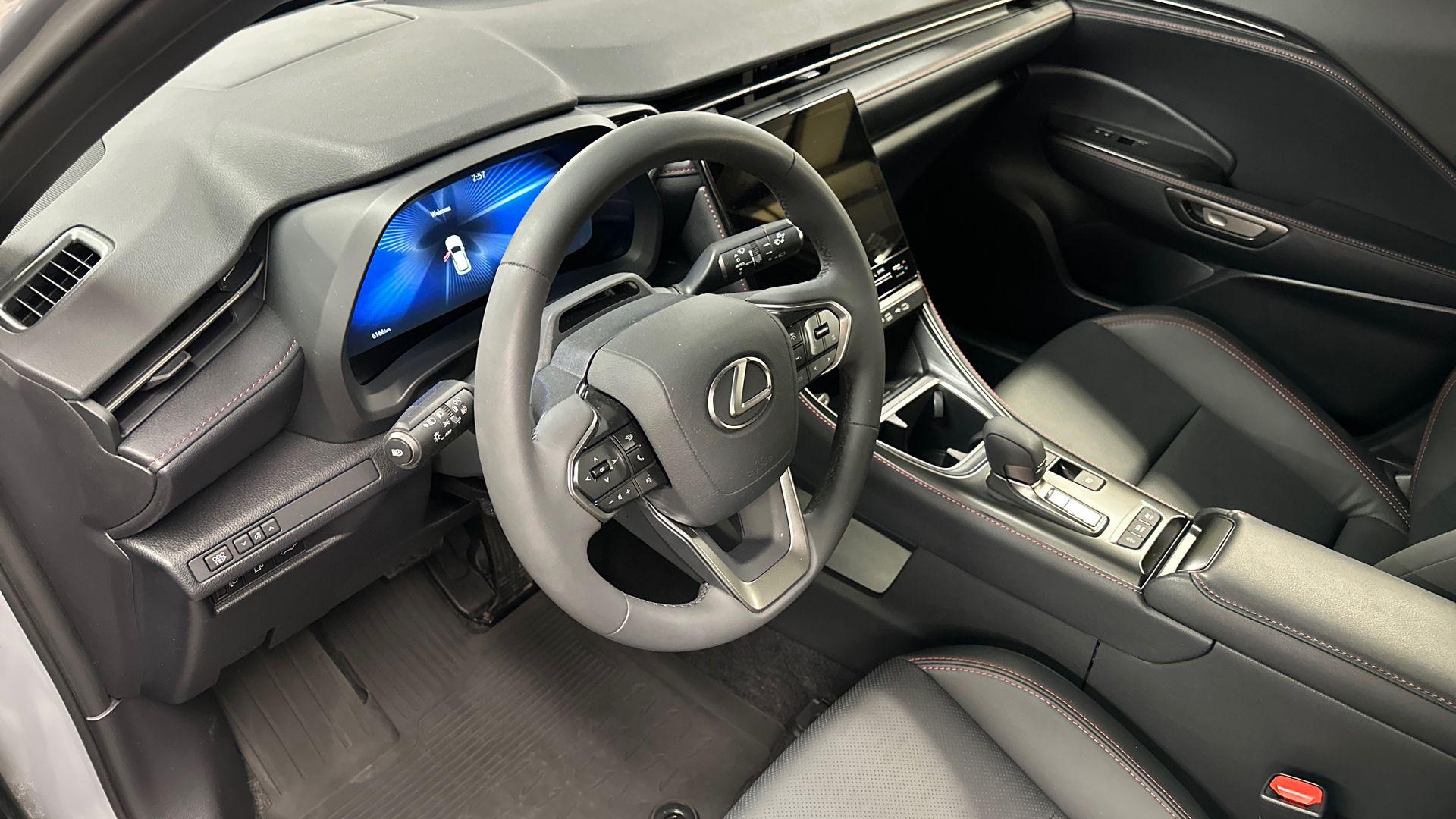 Lexus LBX 10