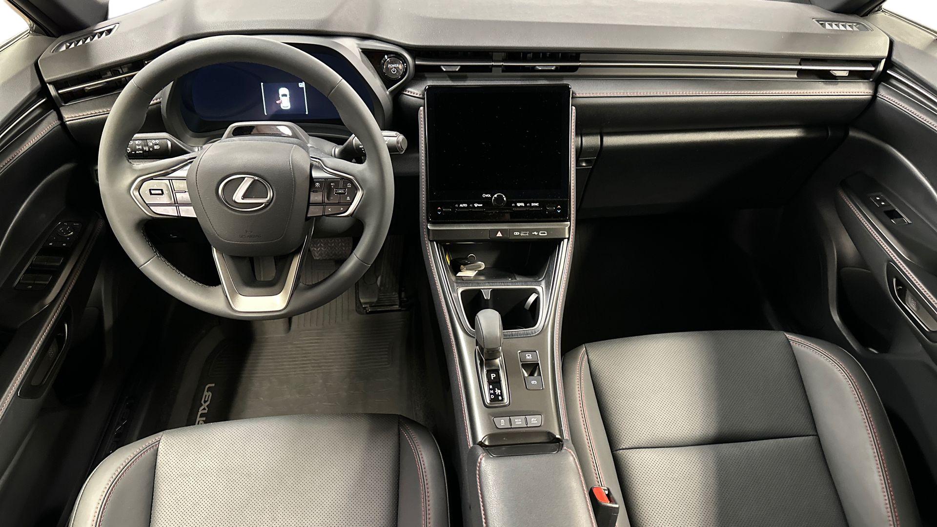 Lexus LBX 12