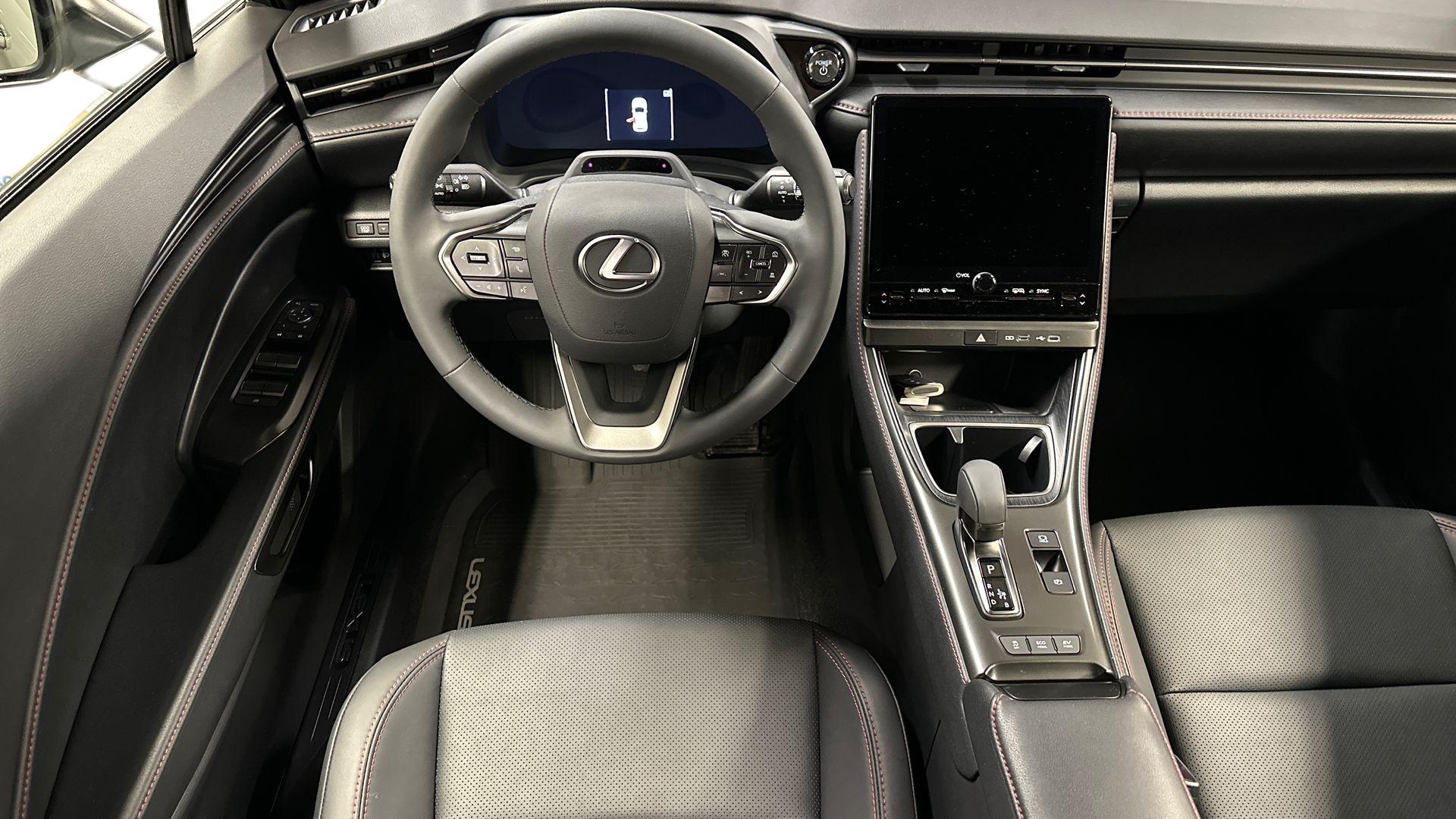 Lexus LBX 13