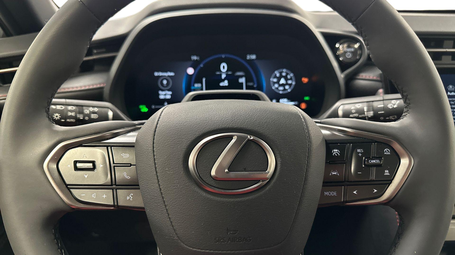 Lexus LBX 14