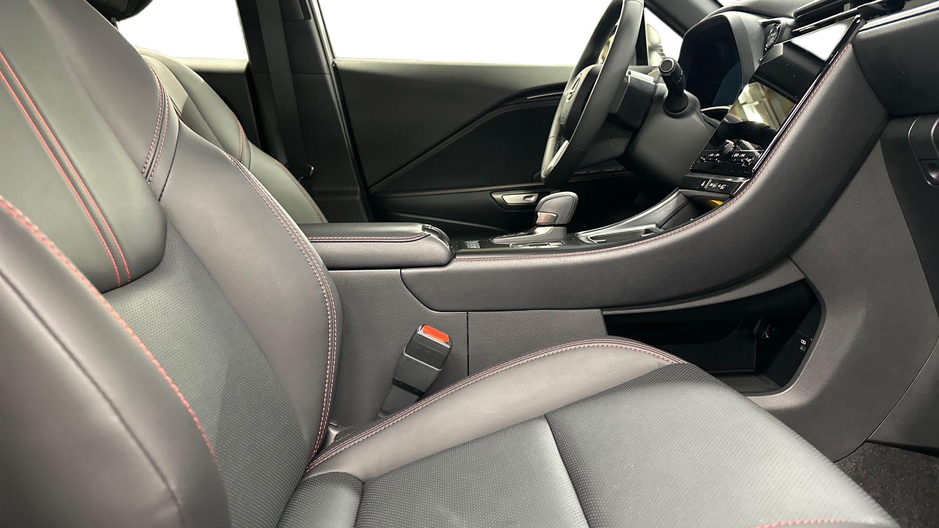 Lexus LBX 19