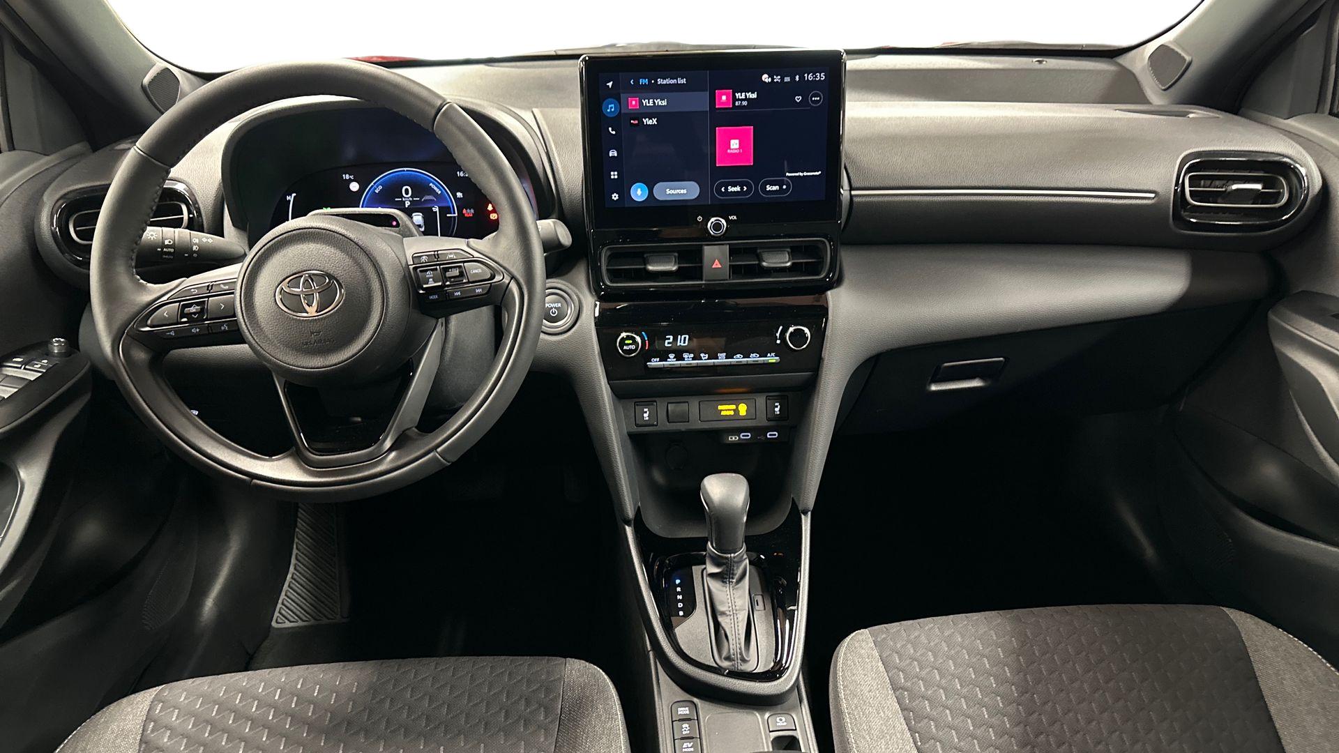 Toyota Yaris Cross 12
