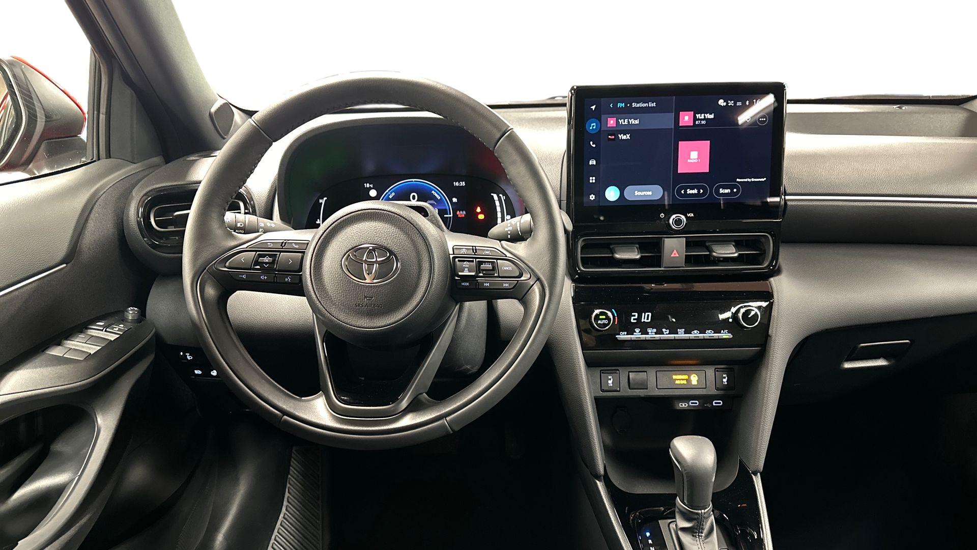 Toyota Yaris Cross 13