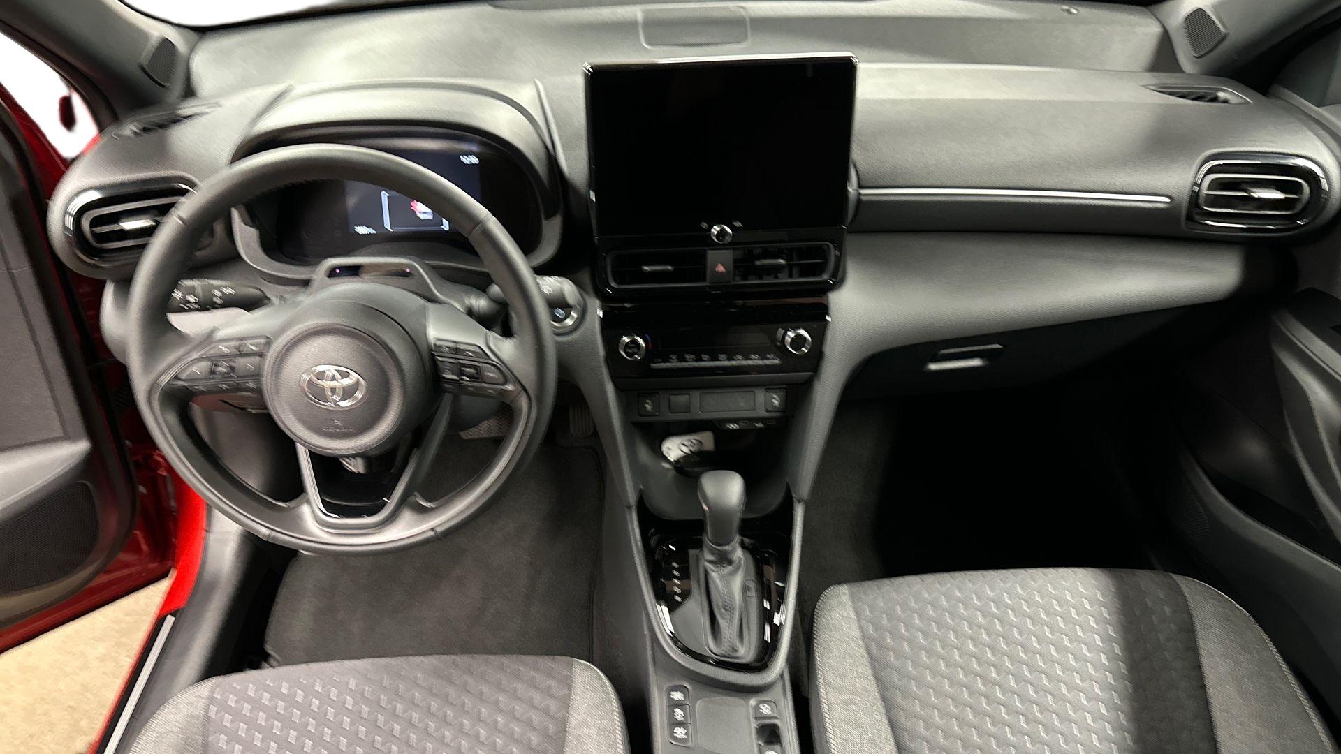 Toyota Yaris Cross 12