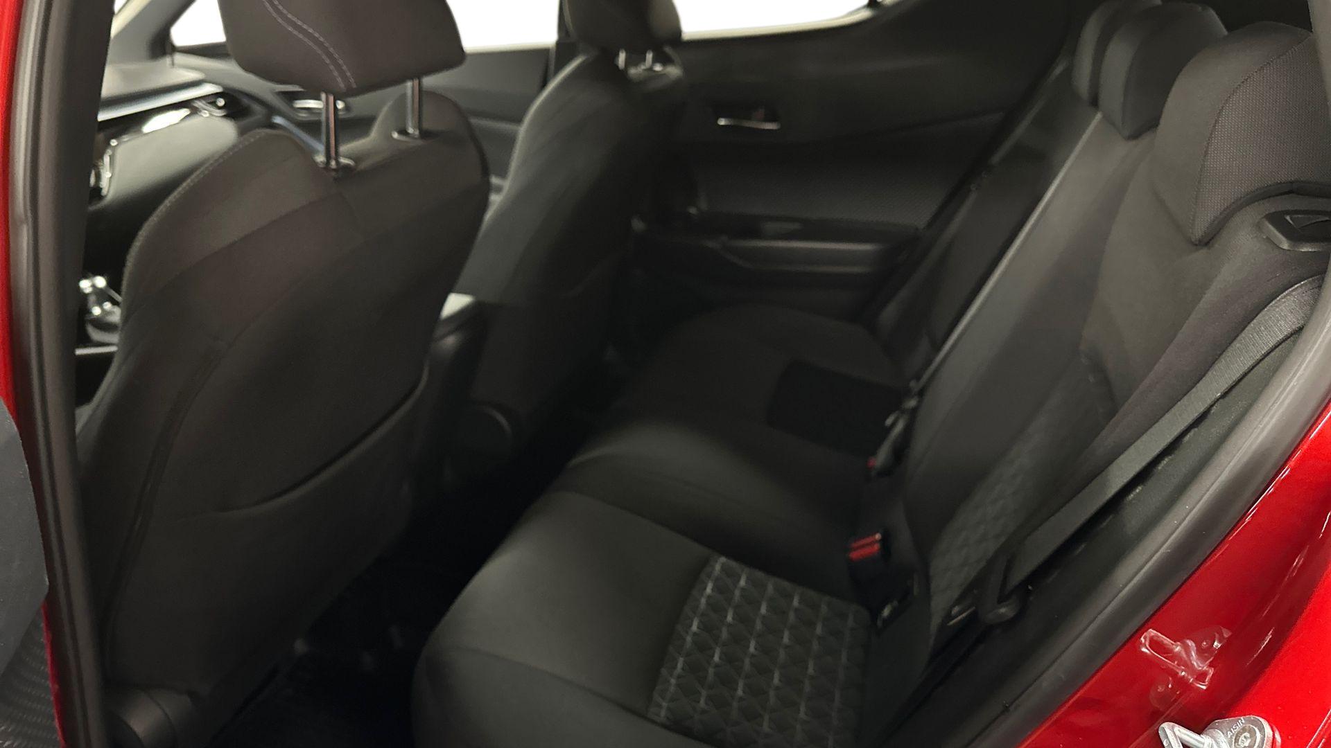 Toyota C-HR 11