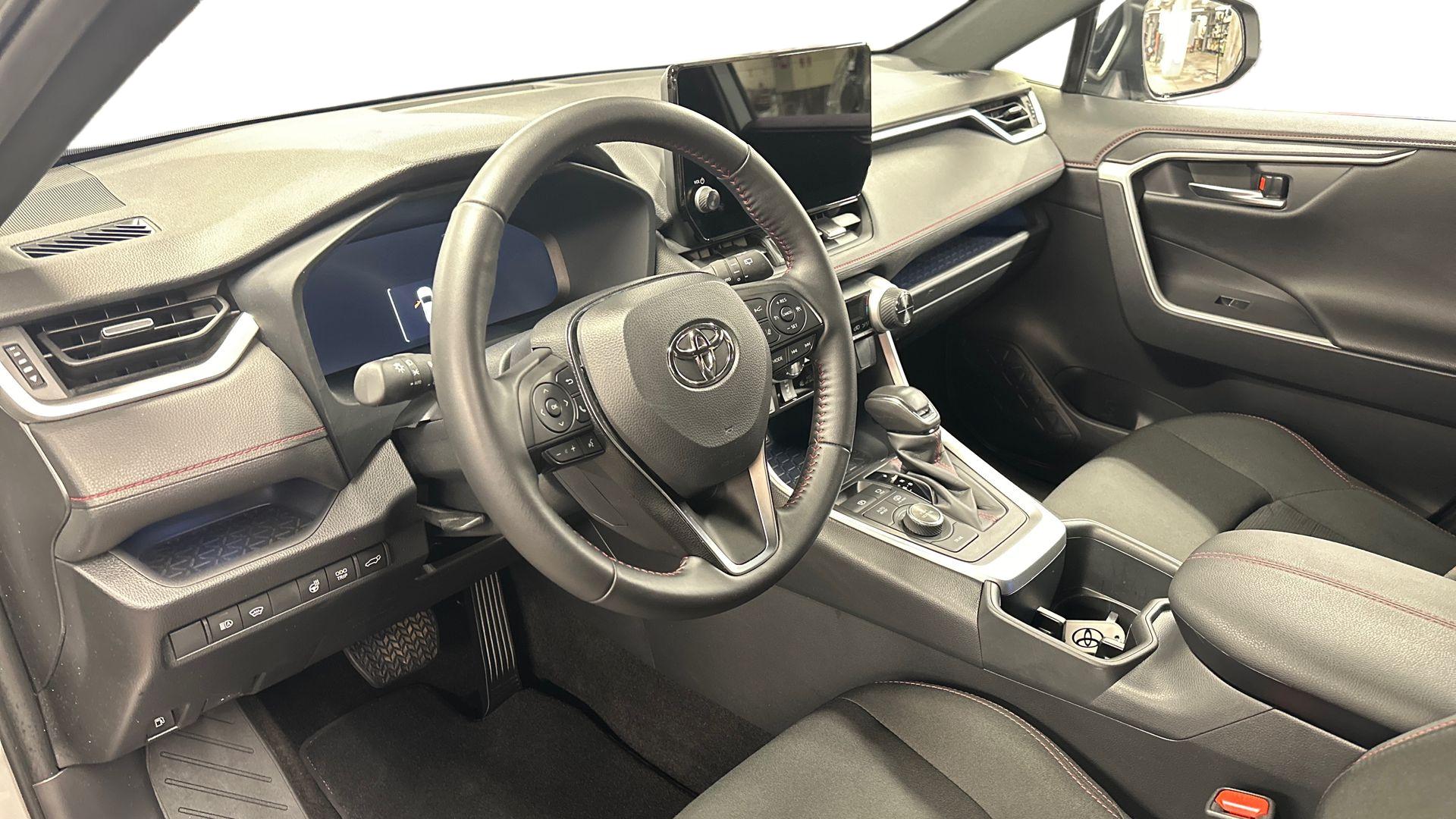 Toyota RAV4 Plug-in 10