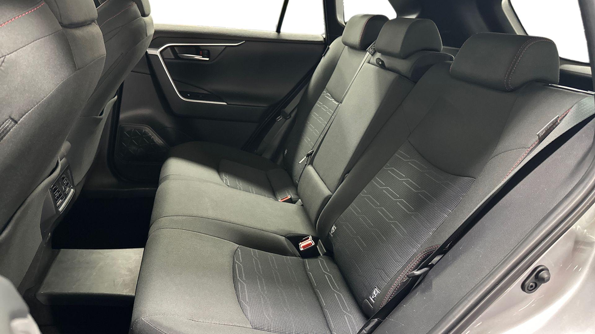 Toyota RAV4 Plug-in 11