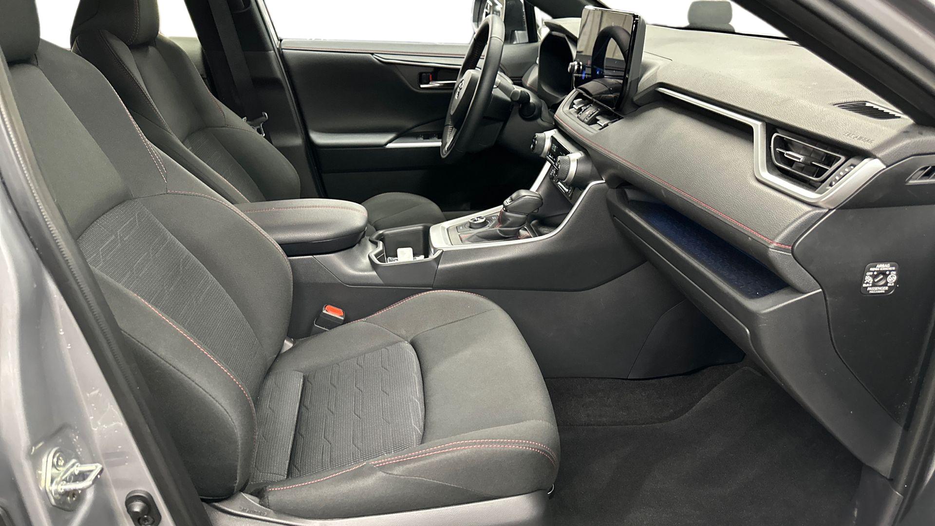 Toyota RAV4 Plug-in 2025