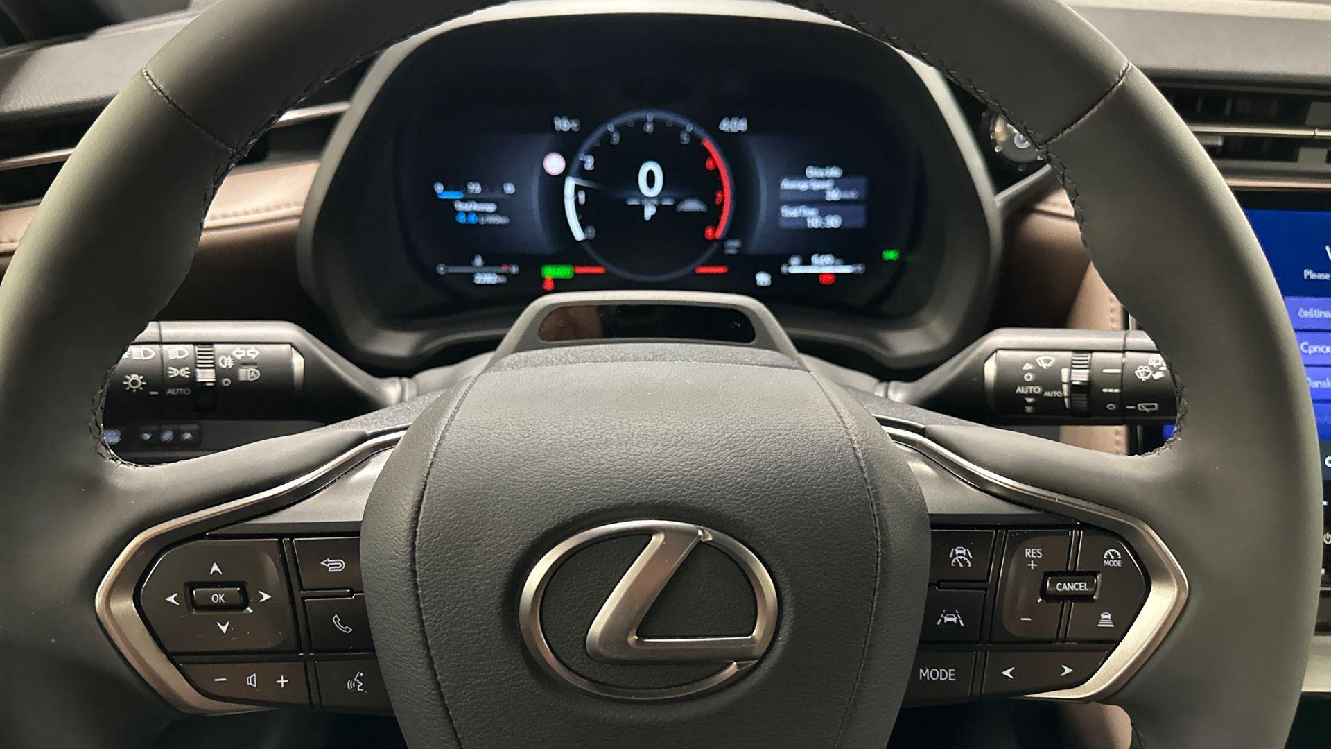 LEXUS LBX 12