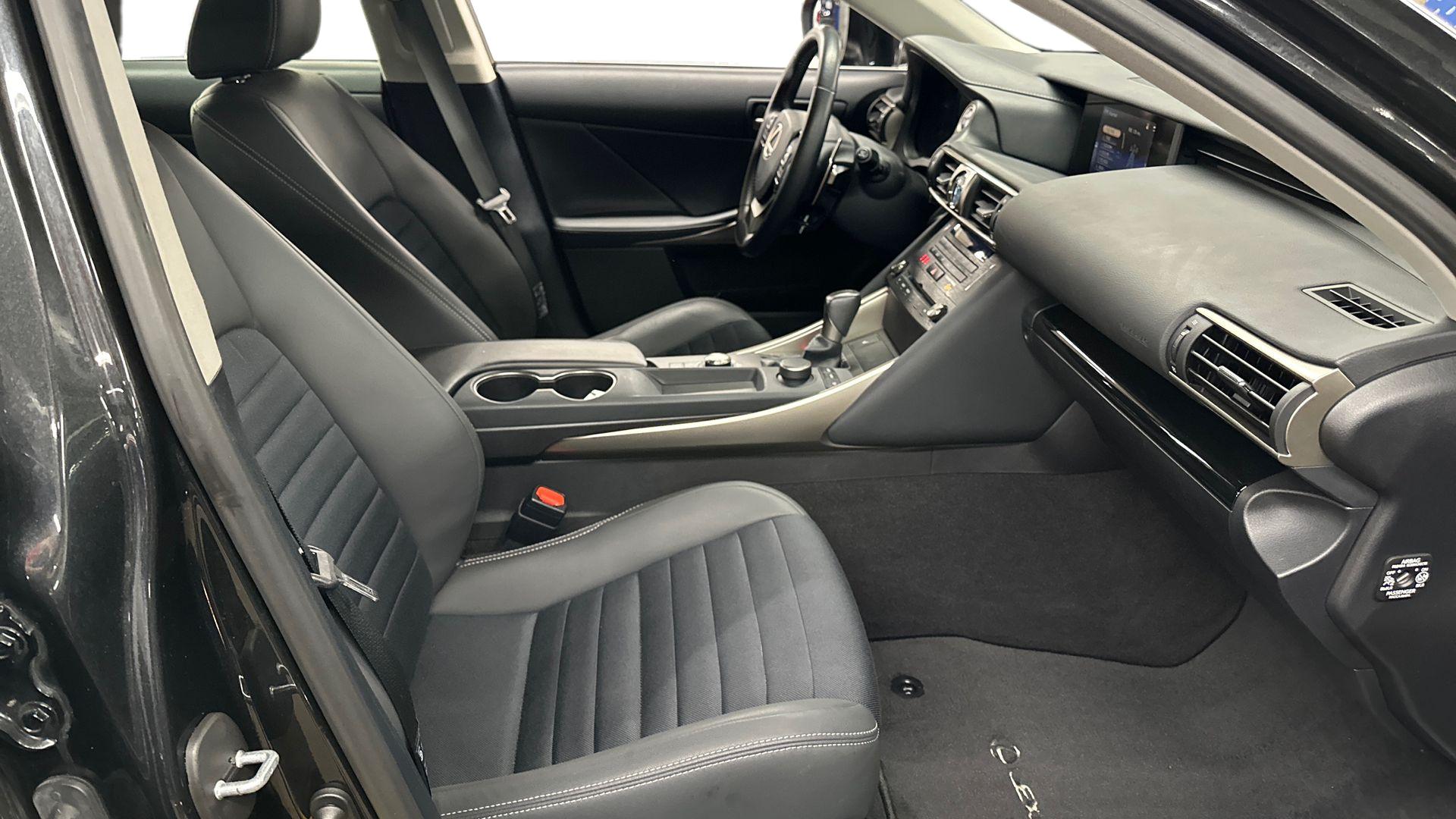 Lexus IS 2020