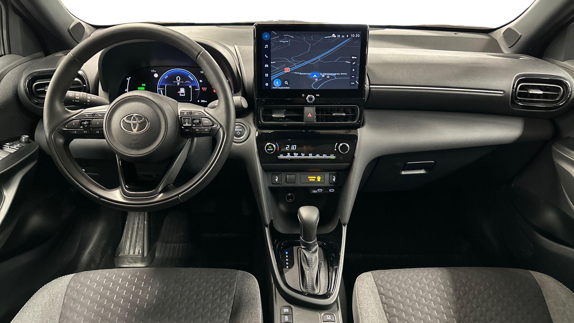 Toyota Yaris Cross 12