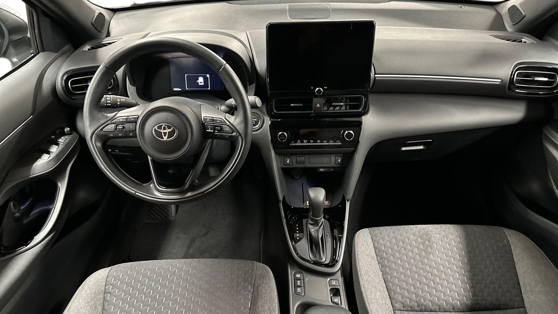Toyota Yaris Cross 12