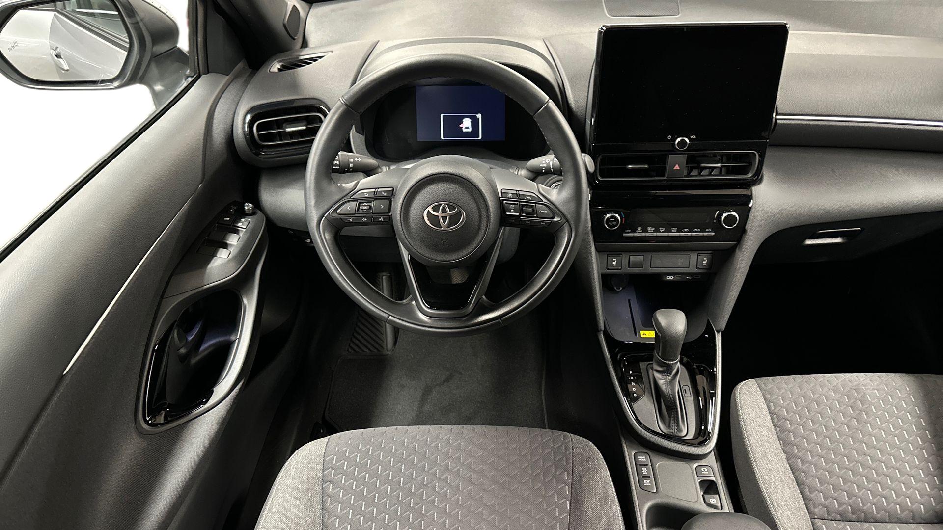 Toyota Yaris Cross 13