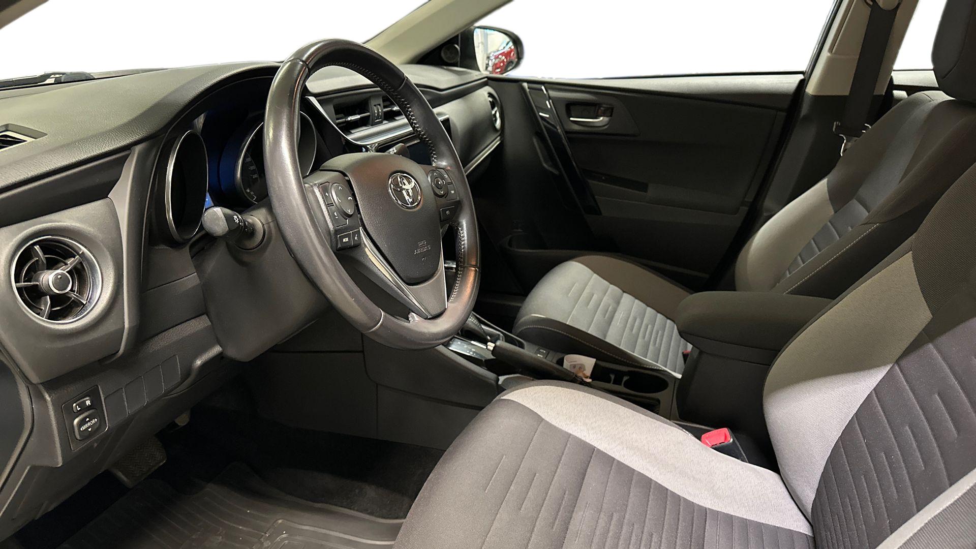 Toyota Auris 2015