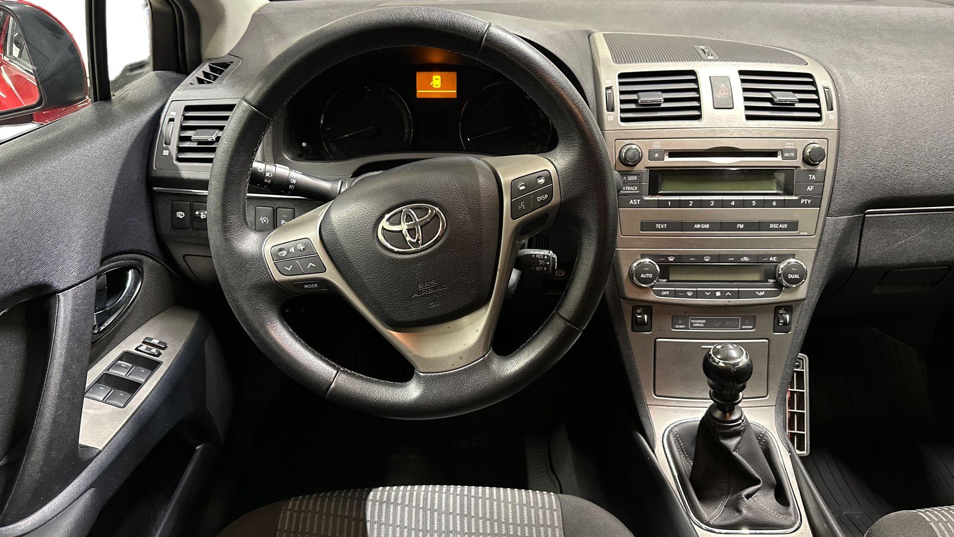 Toyota Avensis 2011