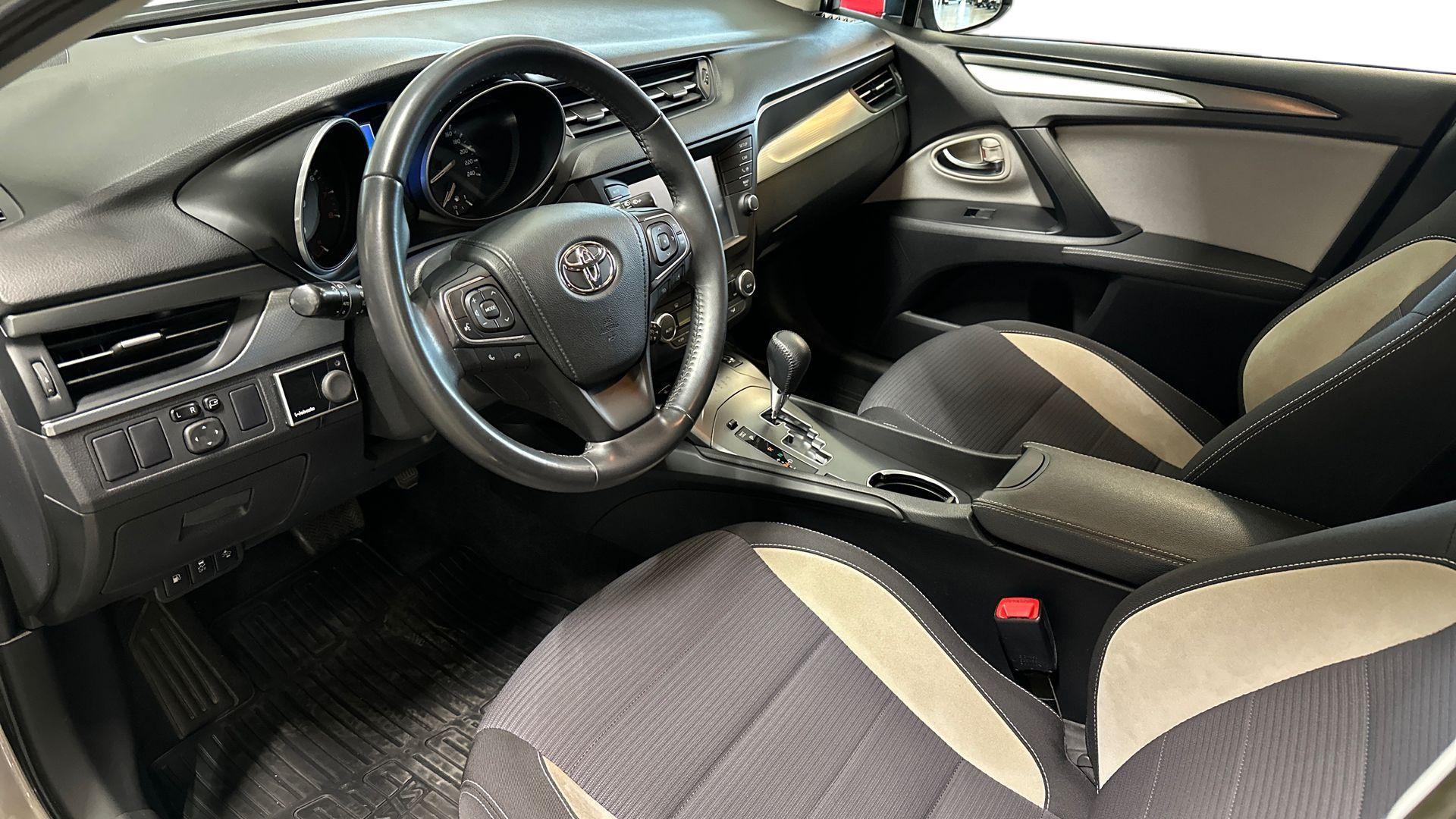 Toyota Avensis 2016