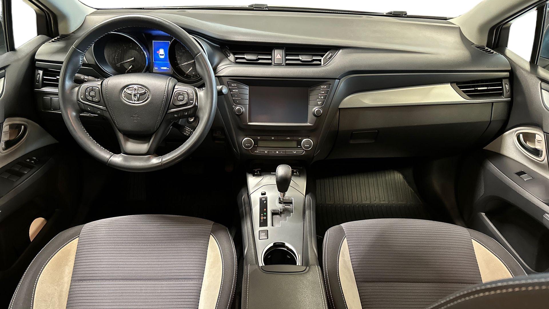 Toyota Avensis 2016