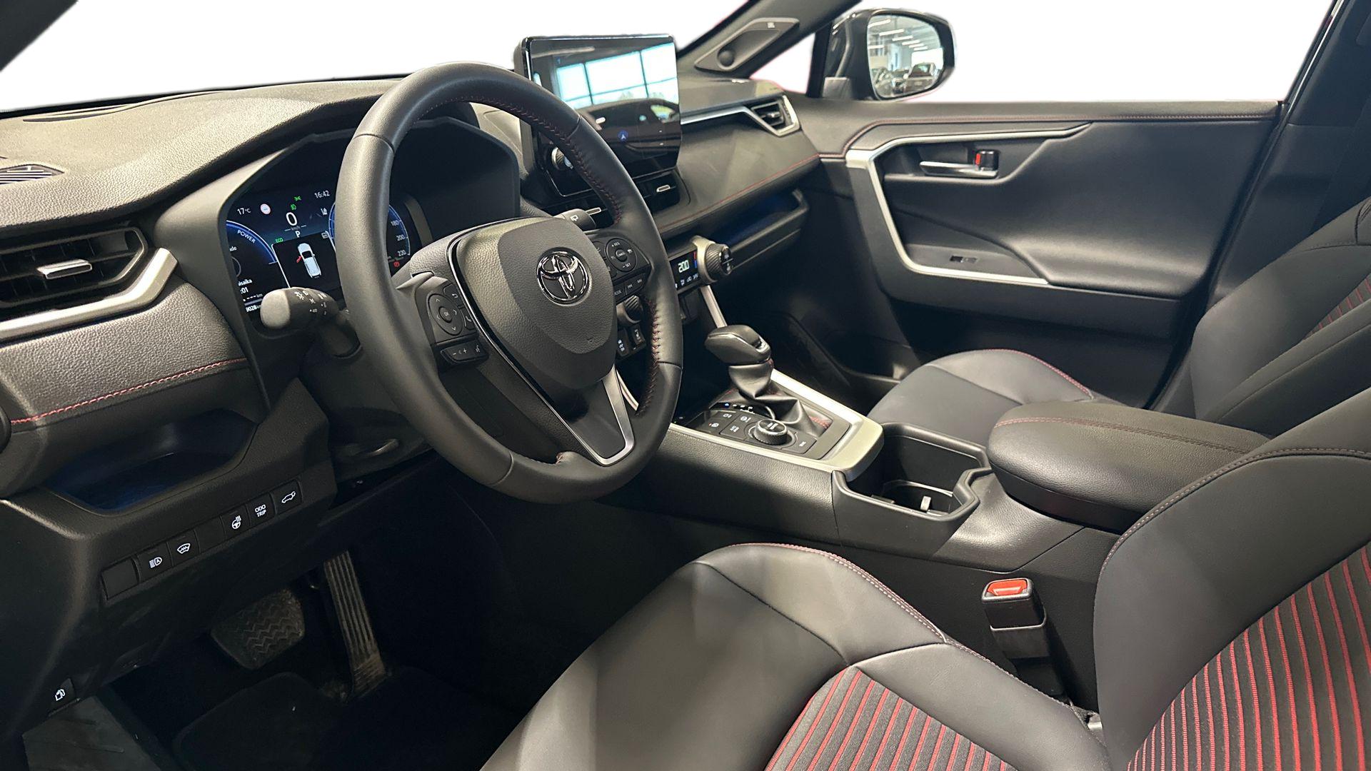 Toyota RAV4 Plug-in 2025