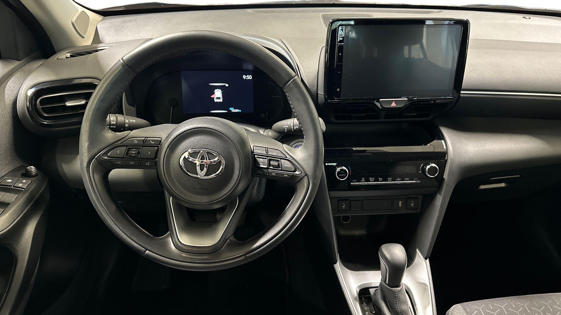 TOYOTA Yaris Cross 2024