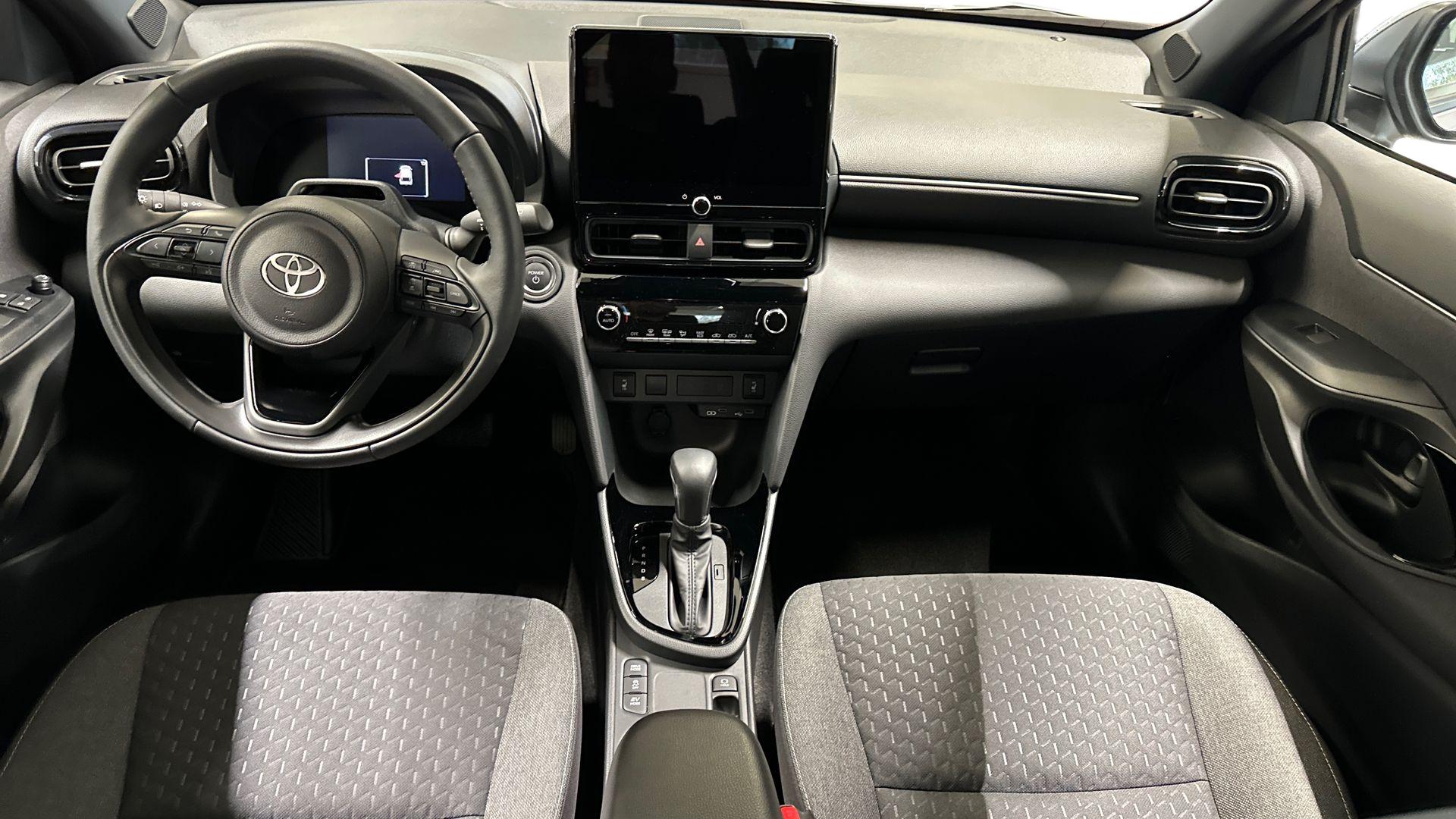 Toyota Yaris Cross 12