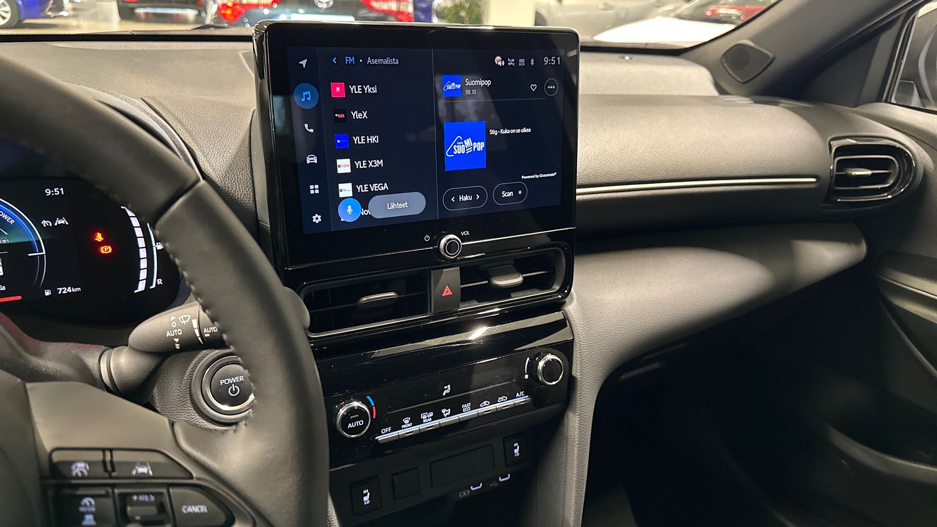 Toyota Yaris Cross 16