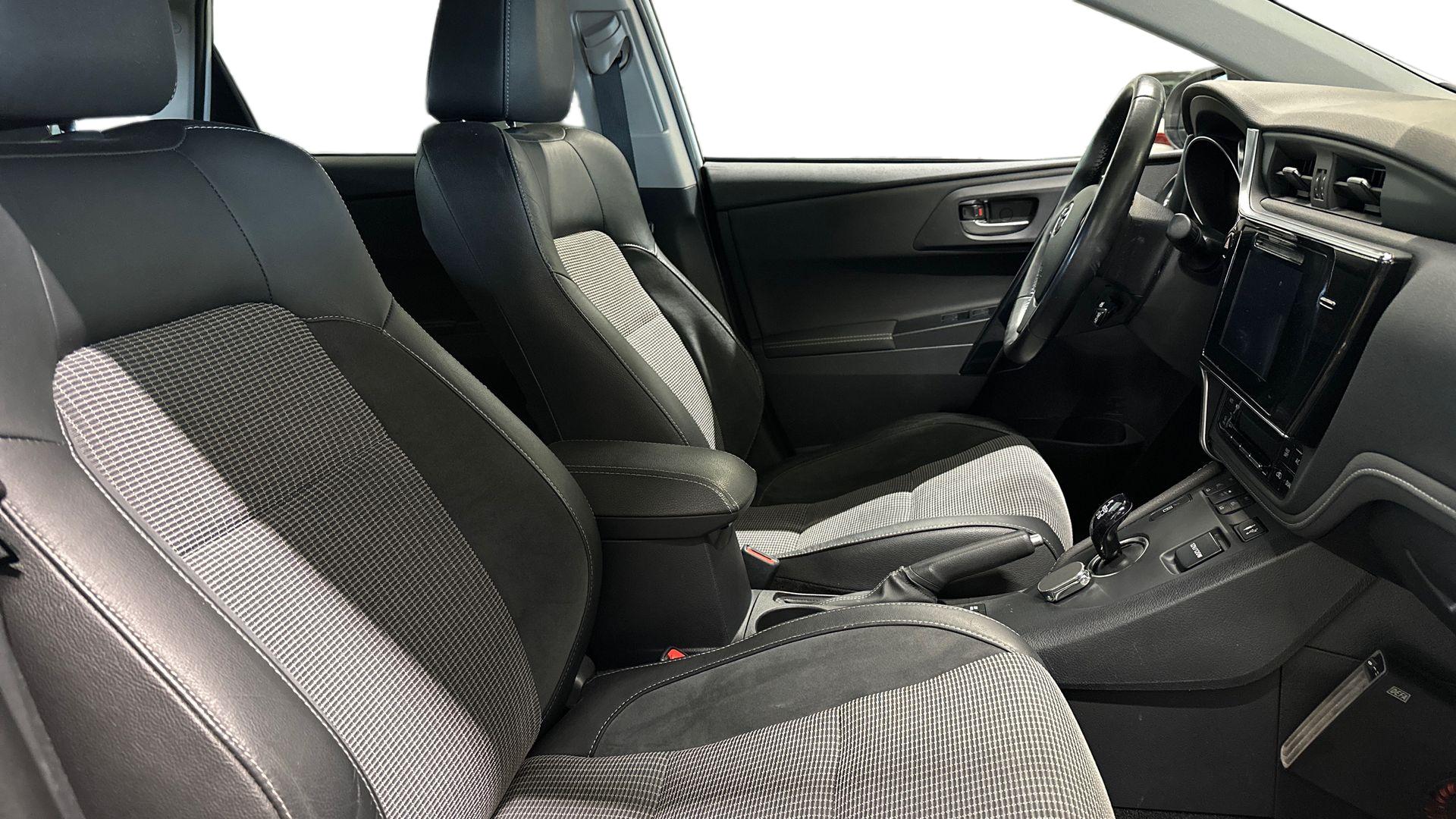 TOYOTA AURIS 2018