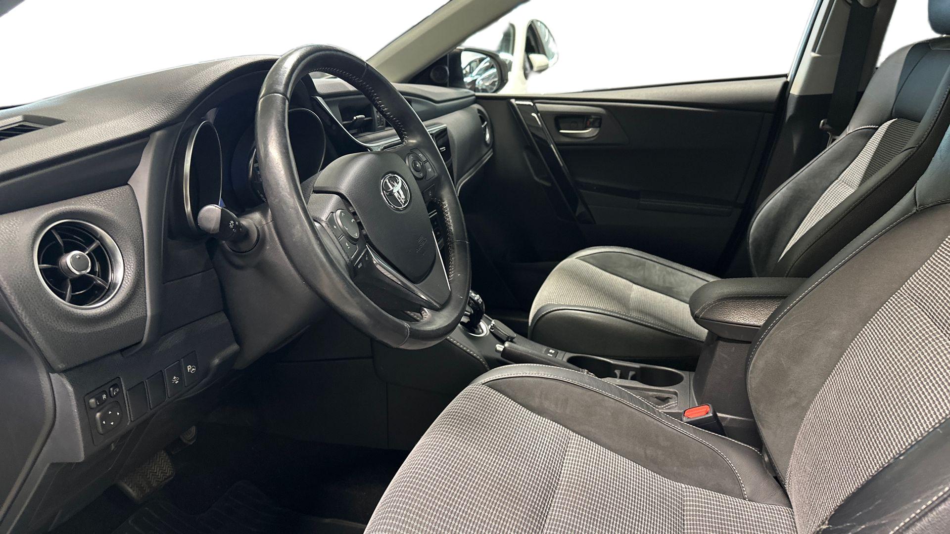 TOYOTA AURIS 2018
