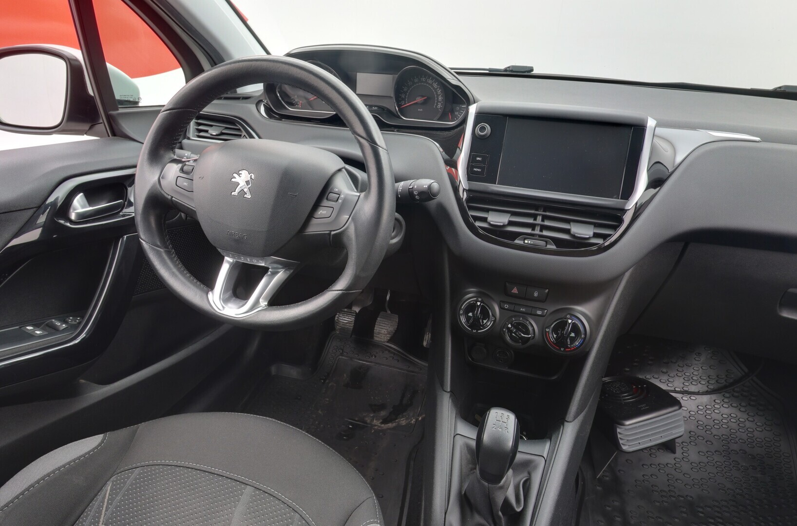 PEUGEOT 208 2015