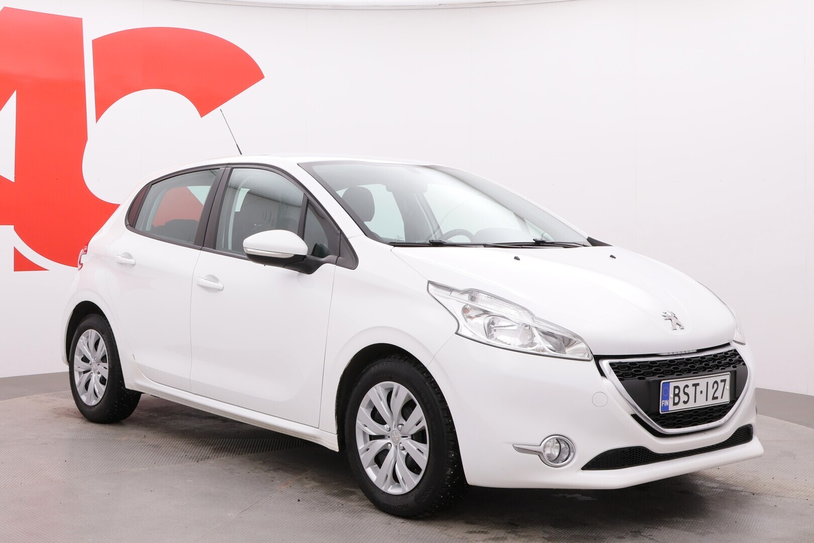PEUGEOT 208 2015