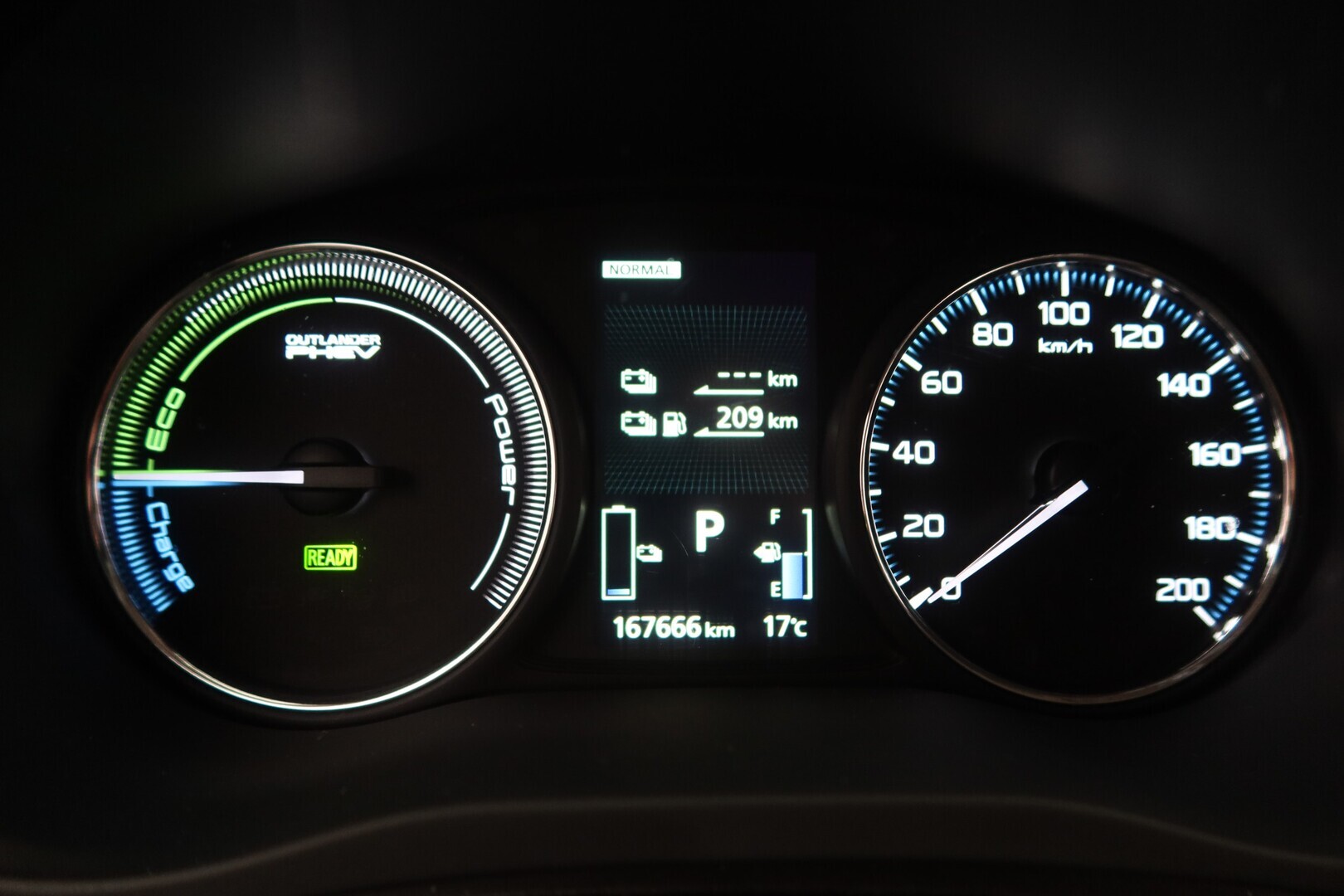 MITSUBISHI Outlander PHEV 2015