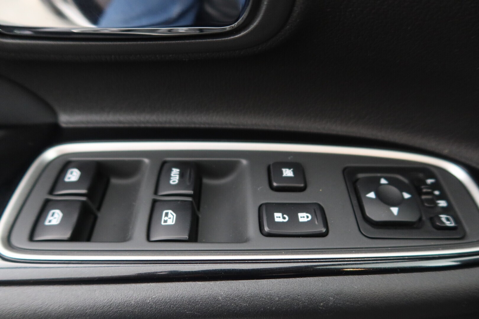 MITSUBISHI Outlander PHEV 2015