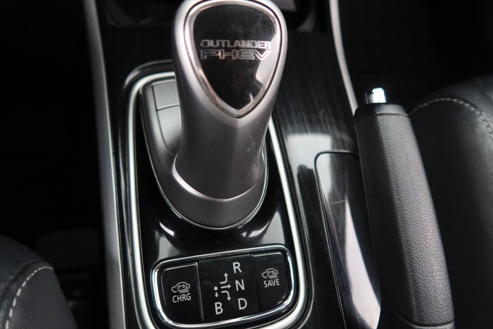 MITSUBISHI Outlander PHEV 2015