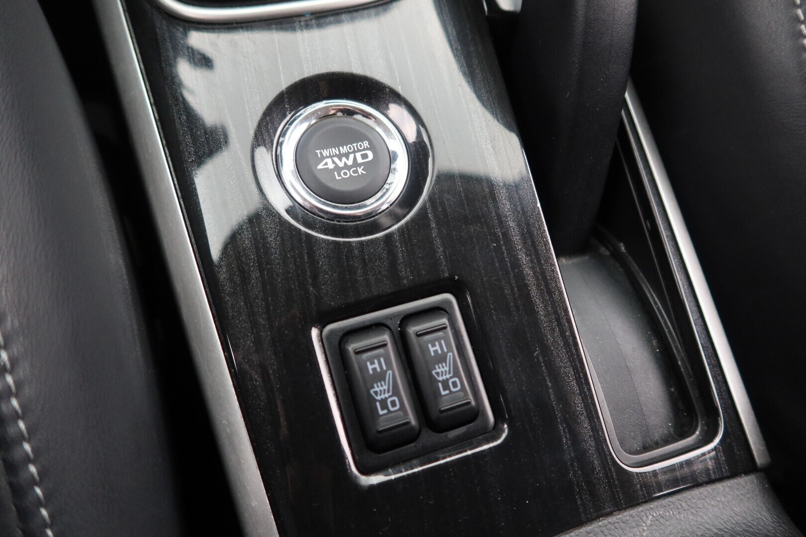 MITSUBISHI Outlander PHEV 2015