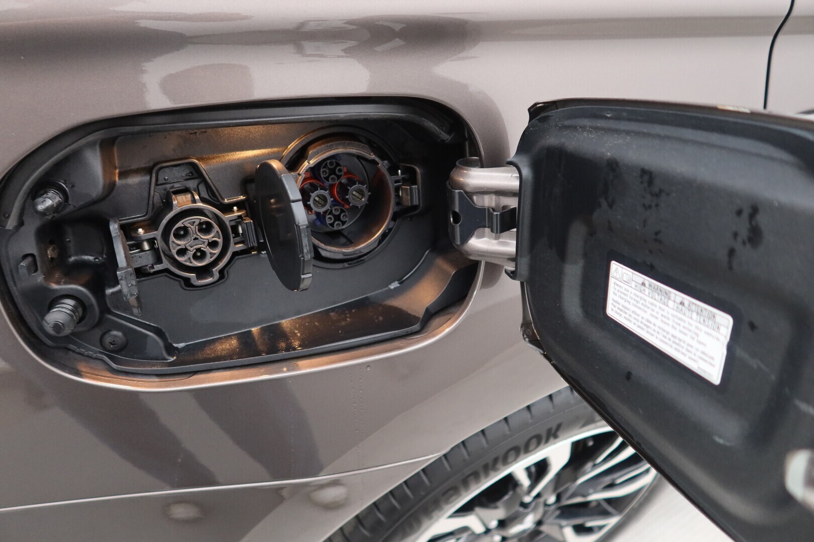 MITSUBISHI Outlander PHEV 2015